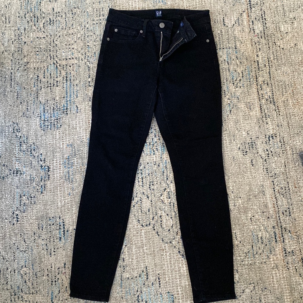 Black Gap skinny jeans. size 27
